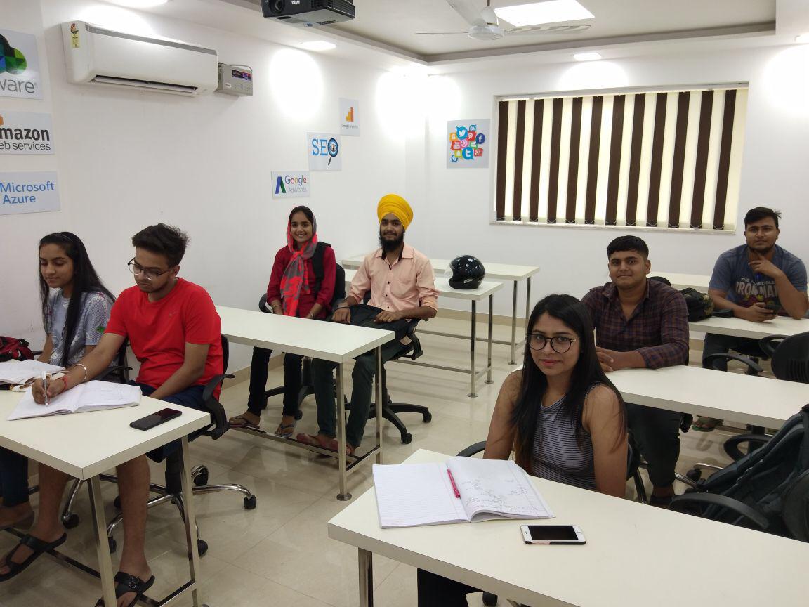 A class in session in the Rohini lab